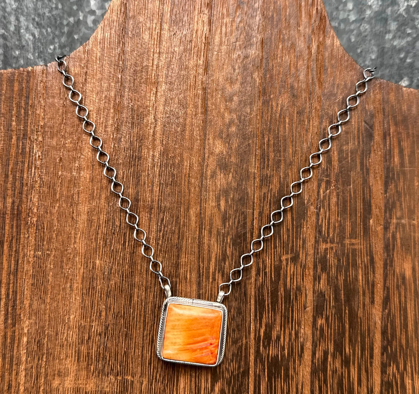 18” ORANGE SPINY OYSTER NECKLACE
