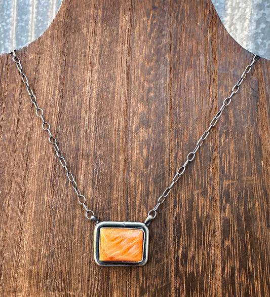 18” ORANGE SPINY OYSTER BAR NECKLACE