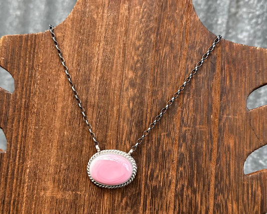 16” PINK CONCH NECKLACE
