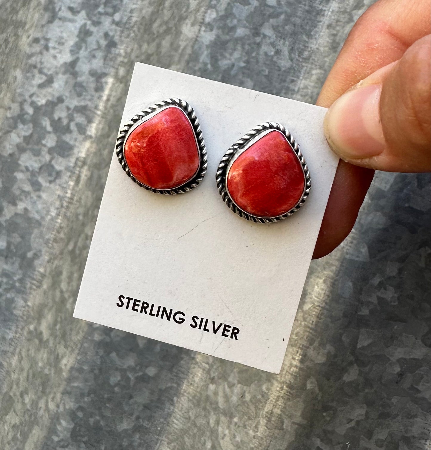 RED SPINY OYSTER STUDS