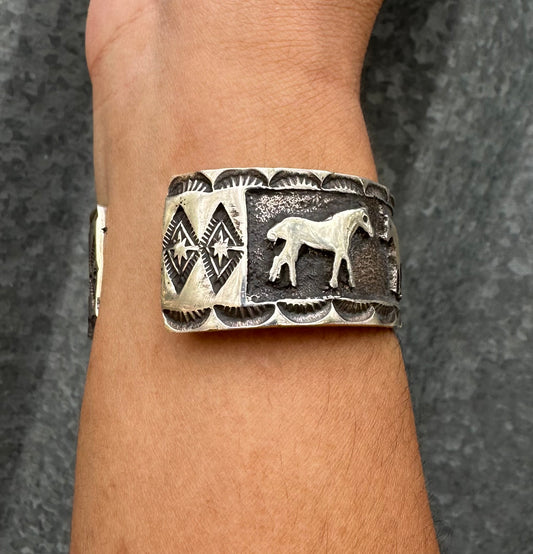 STERLING SILVER HORSE SHOWCASE CUFF