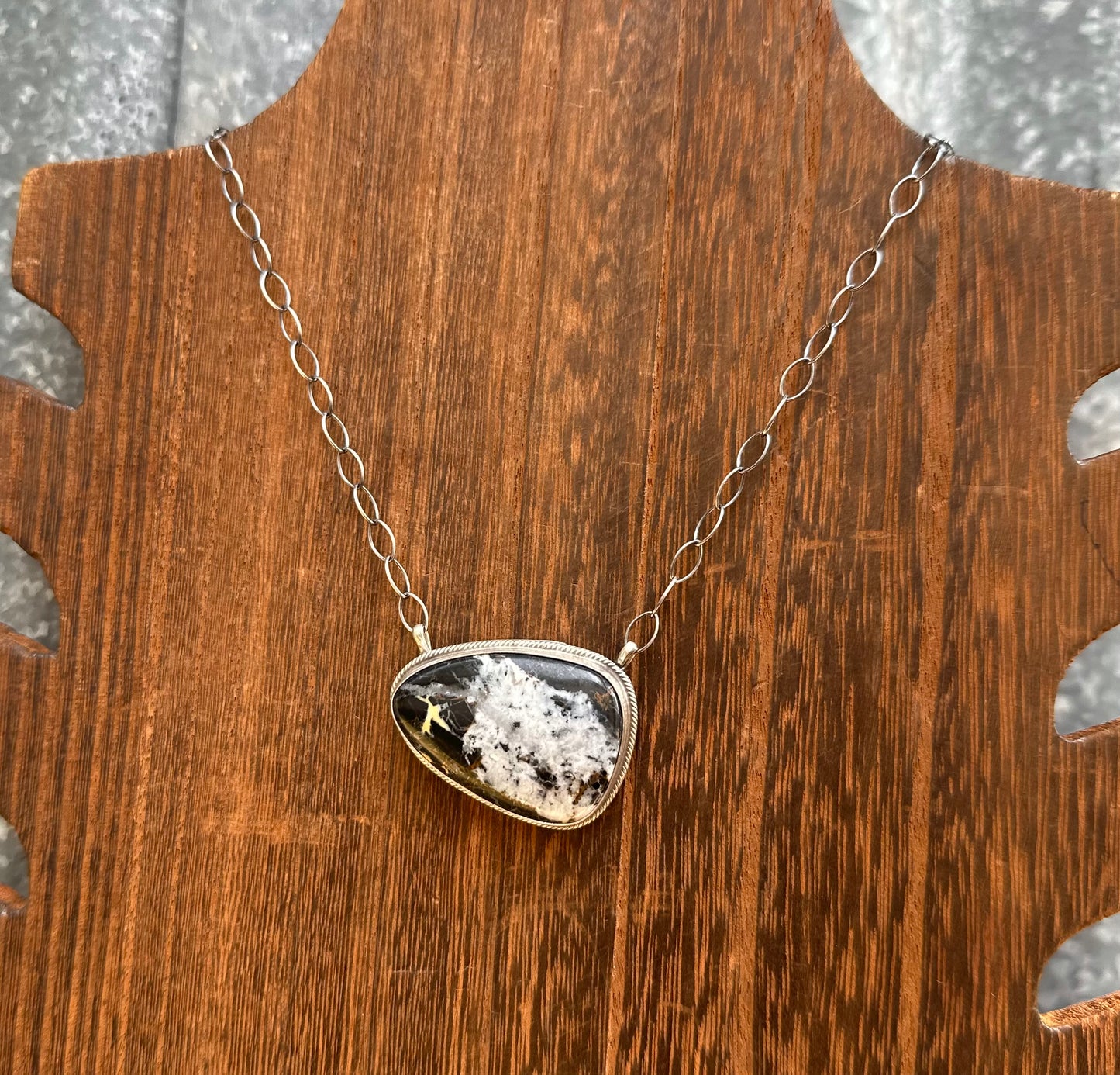 18” WHITE BUFFALO NECKLACE