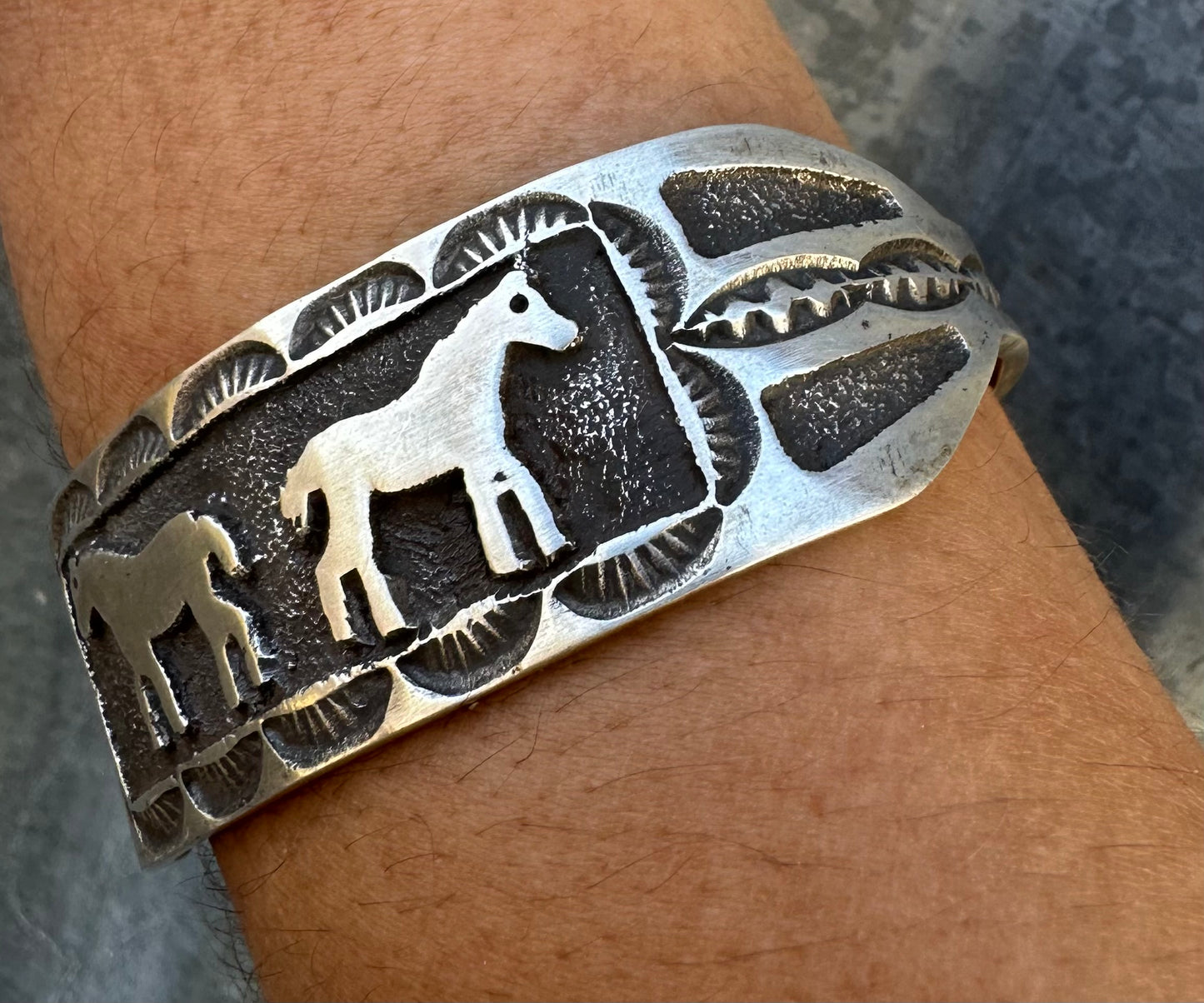 STERLING SILVER HORSE SHOWCASE CUFF