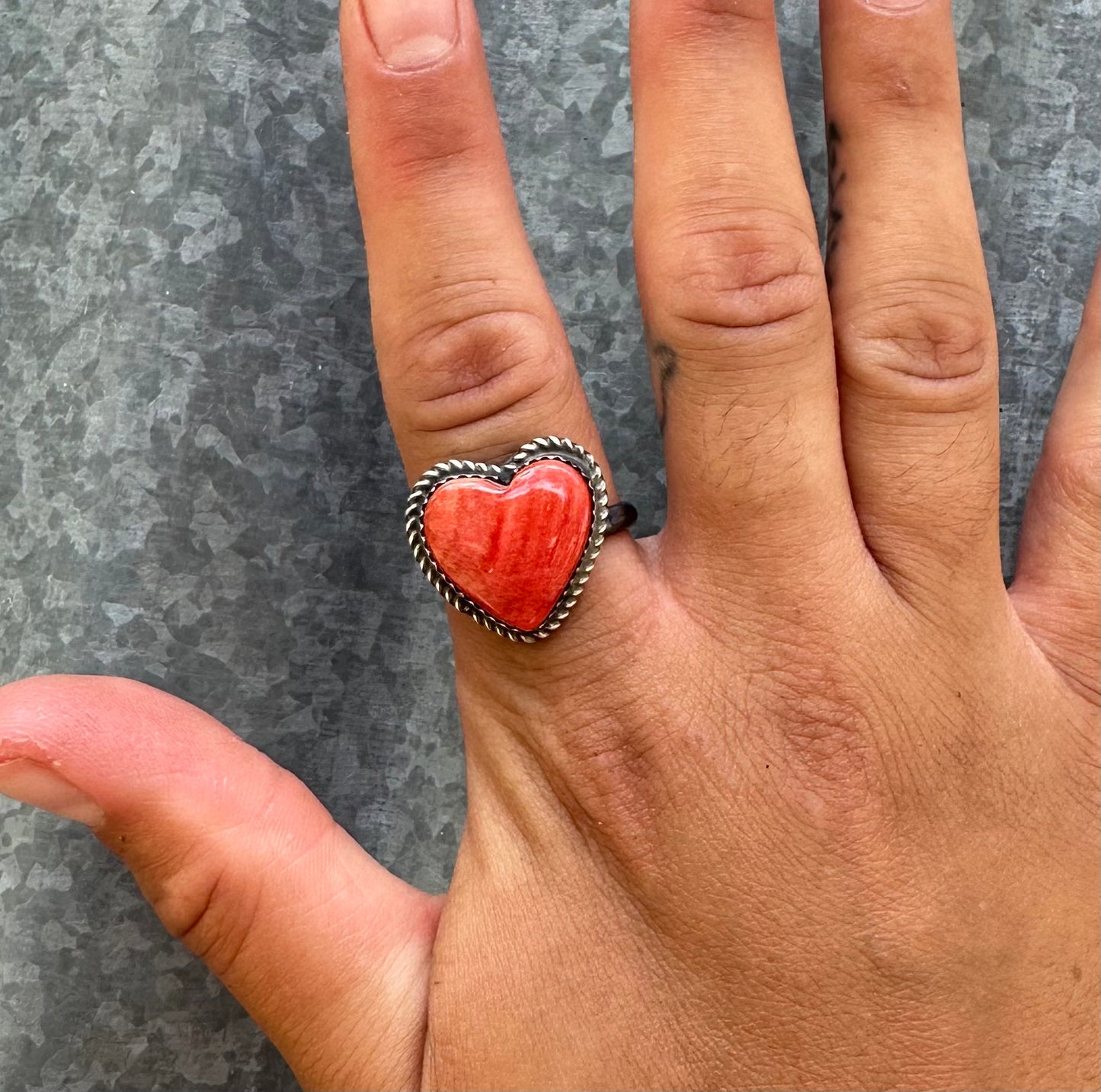 ADJUSTABLE RED SPINY OYSTER HEART RING