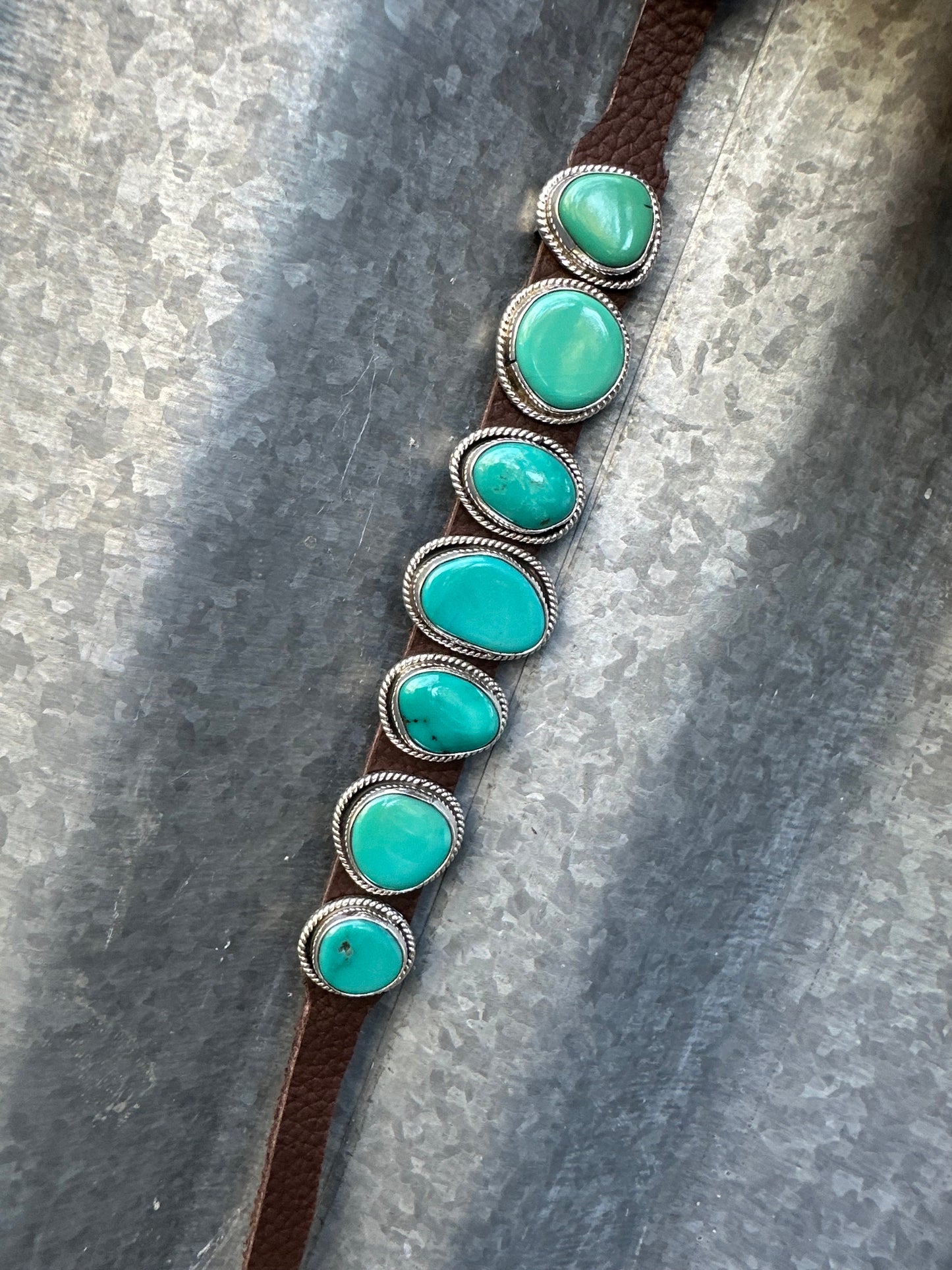 KINGMAN TURQUOISE 7 STONE LEATHER BRACELET
