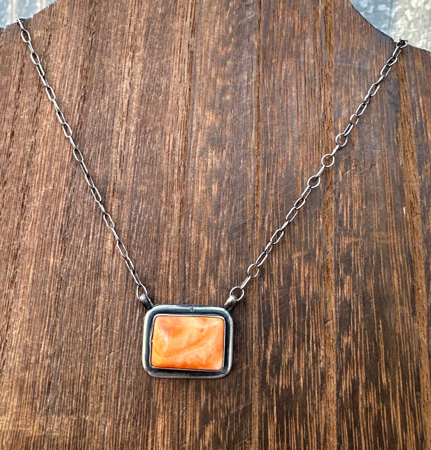 18” ORANGE SPINY OYSTER BAR NECKLACE
