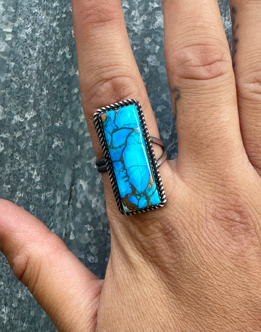 ICE BLUE DAHLIA BAR ADJUSTABLE RING