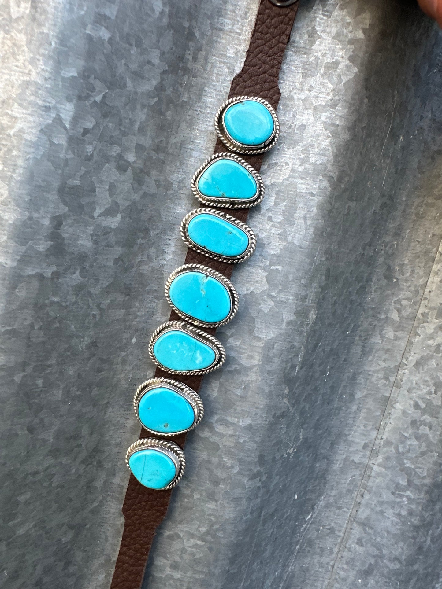 KINGMAN TURQUOISE 7 STONE LEATHER BRACELET