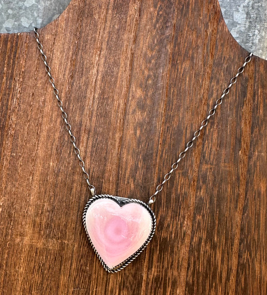 18” PINK CONCH HEART NECKLACE