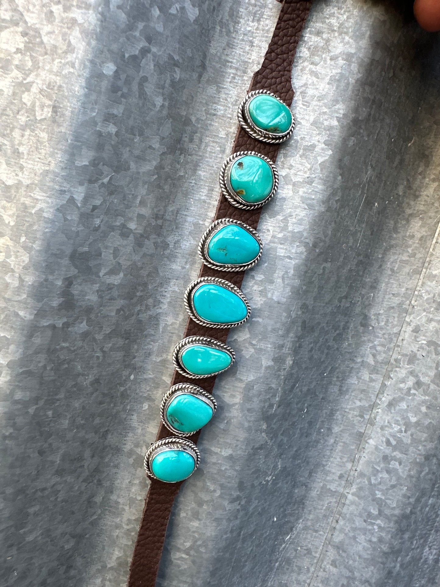 KINGMAN TURQUOISE 7 STONE LEATHER BRACELET