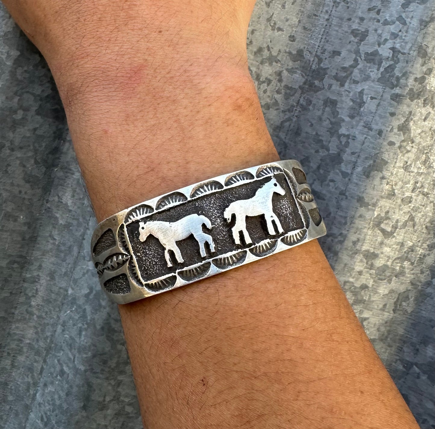 STERLING SILVER HORSE SHOWCASE CUFF
