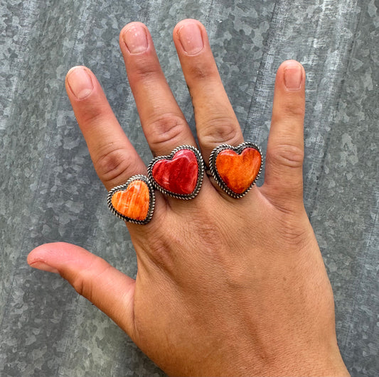 ADJUSTABLE SPINY OYSTER HEART RINGS