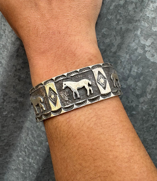 STERLING SILVER HORSE SHOWCASE CUFF