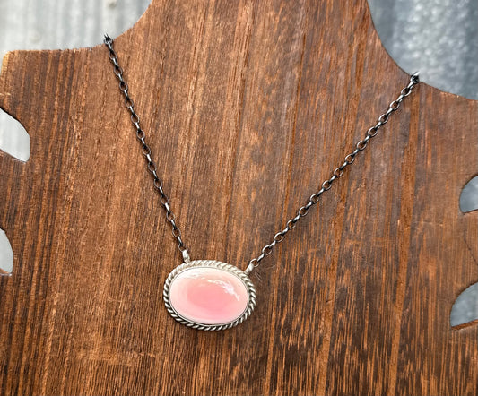 16” PINK CONCH NECKLACE