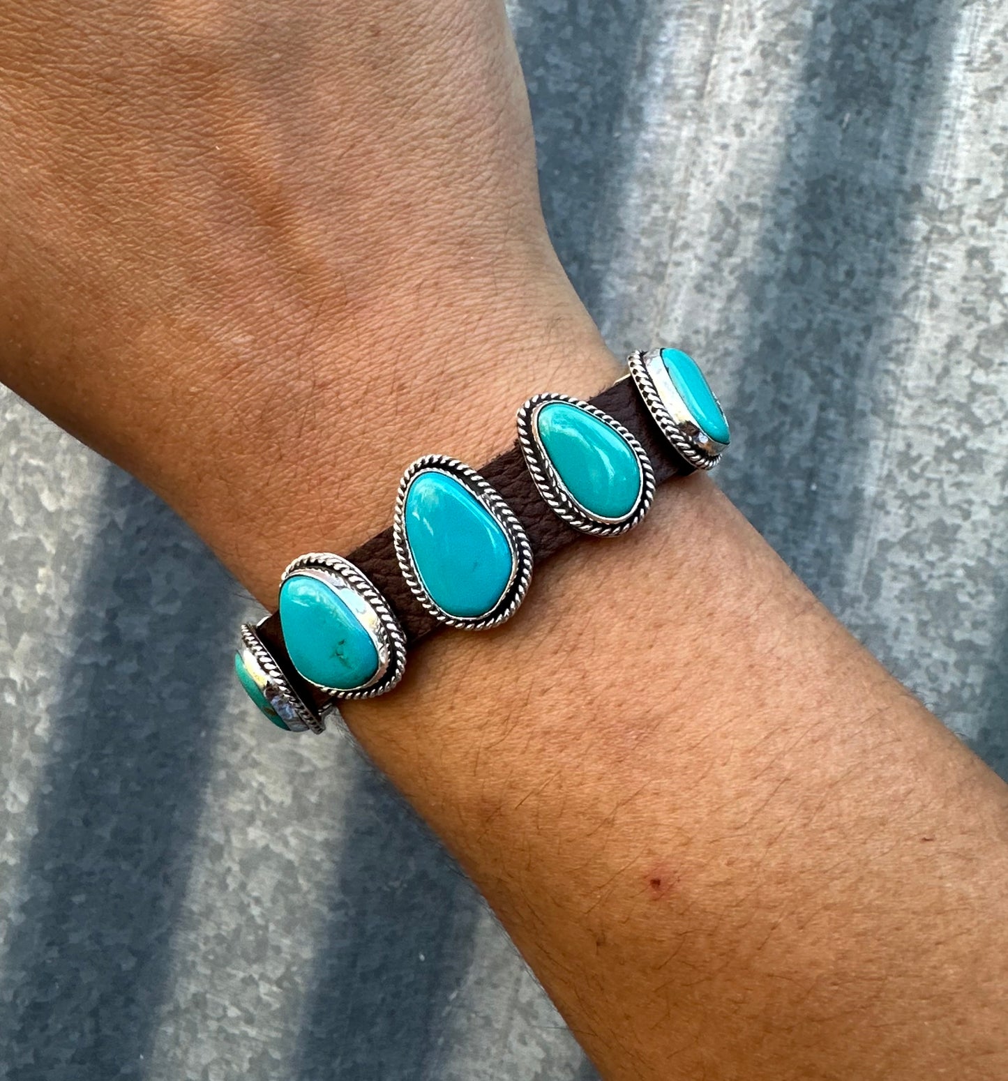 KINGMAN TURQUOISE 7 STONE LEATHER BRACELET